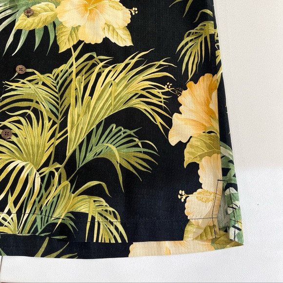 Tommy Bahama Hawaiian Floral Print 100% Silk Casual Camp Shirt Men’s M - Picture 5 of 15